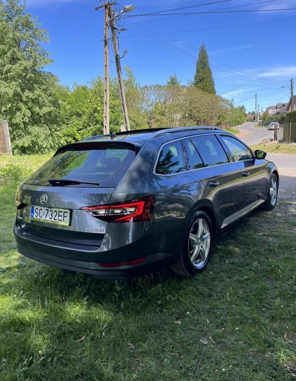 Skoda Superb cena 72900 przebieg: 177000, rok produkcji 2017 z Częstochowa małe 562